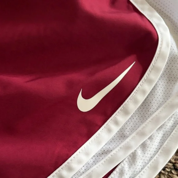 Nike Womens Dri-Fit Tempo Shorts- Never Worn - Picture 3 of 4